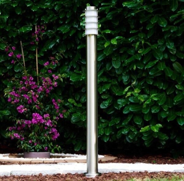 Borne jardin en acier